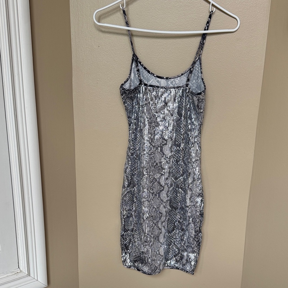 Silver Sequin Dress Size Small like new - Picture 4 of 6